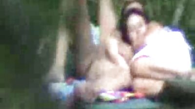 このビデオでは、金髪がペニバンで犯されています エロ 動画 変態 女