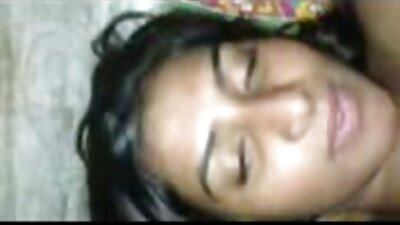 火によって後ろから犯されたベイビーの上に曲がった巨乳 女性 アダルト アニメ